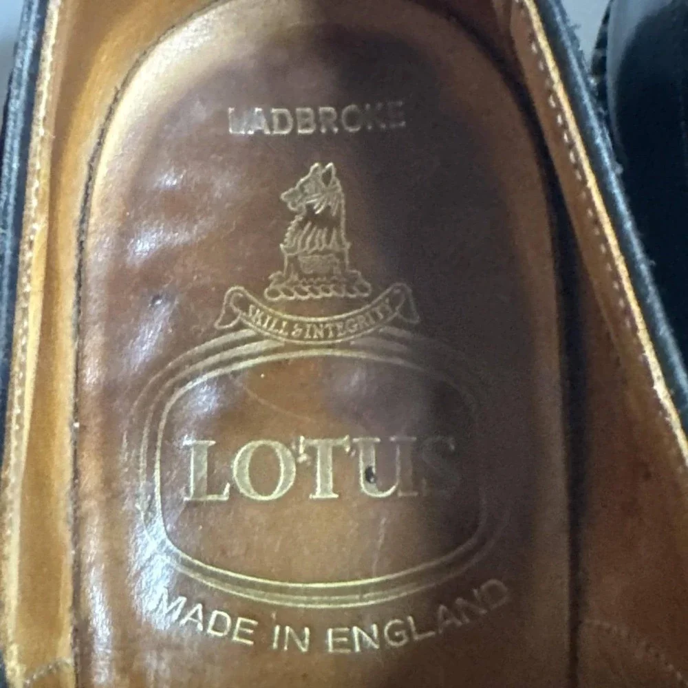 Vintage Lotus Ladbroke Wingtip Oxfords UK 8 EX (US 9) England Northampton Bench